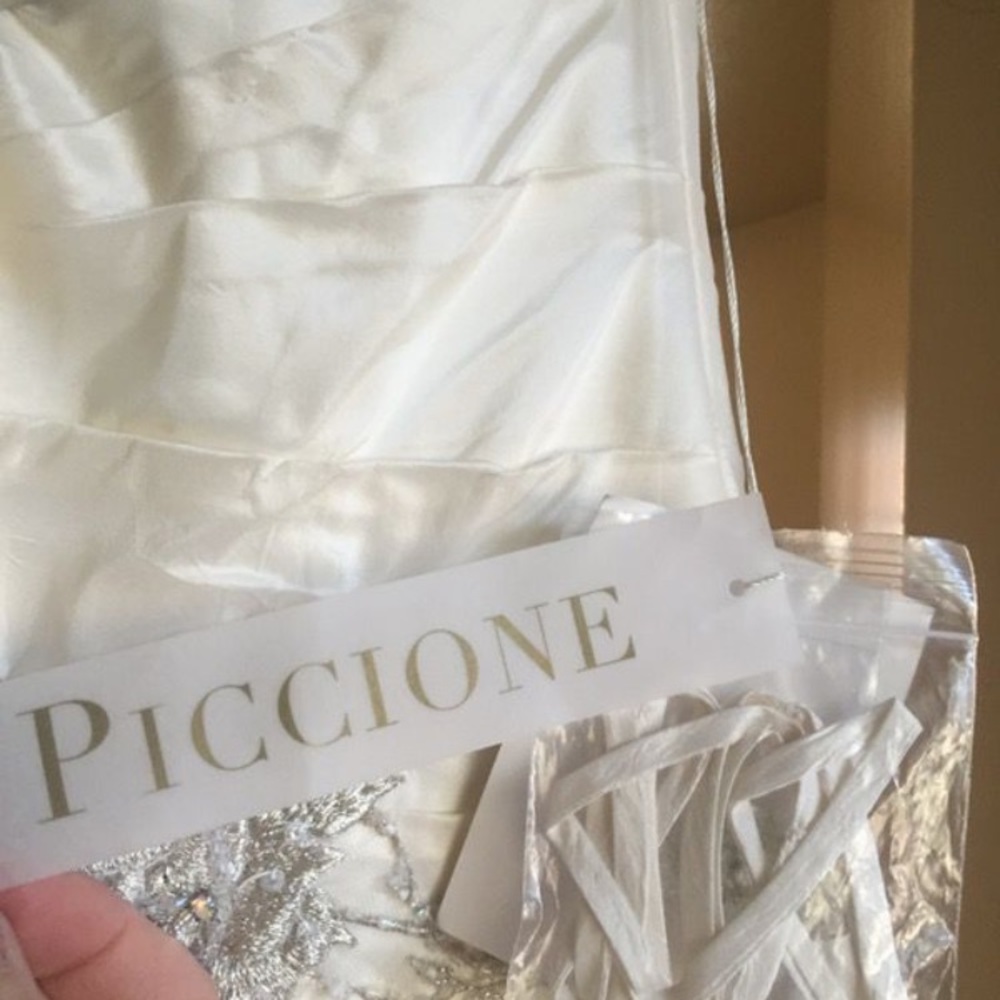 Size 6 Piccione Wedding Dress.